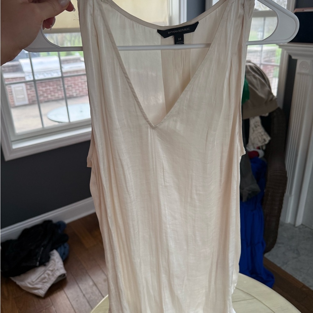 Satin cream Banana Republic V-Neck Tank size medium